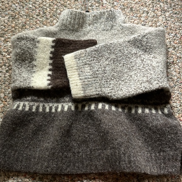 Thick wool sweater - Picture 3 of 3